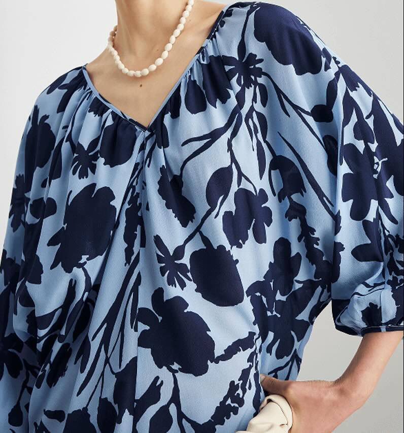 Robe en soie à fleurs