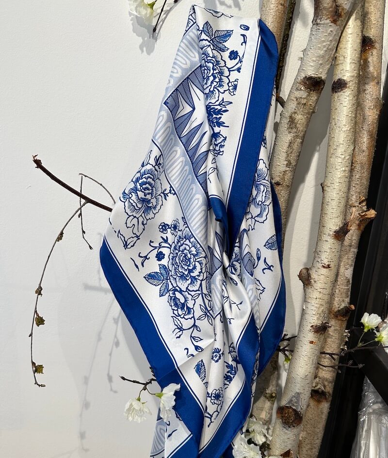 Foulard en soie (90×90 cm)
